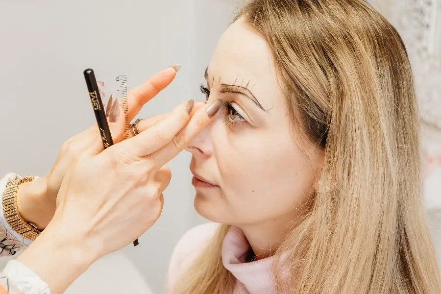 Permanent Make-up Vorzeichnung – typgerechte Gestaltung durch Physiognomik